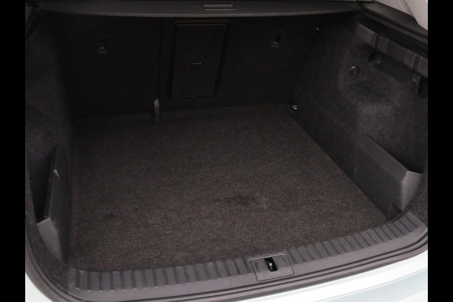 Škoda ENYAQ iV 60 | Stoelverwarming | Matrix LED | Camera | Keyless | Stuurverwarming | Carplay | 20'' | Half leder | Navigatie | Chroom Pack | Digital Cockpit | Cruise control | Climate control