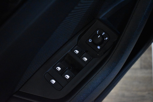 Škoda Octavia Combi TSI iV PHEV 204PK DSG HYBRID BUSINESS NAVI/CARPLAY/PDC STOELVERW