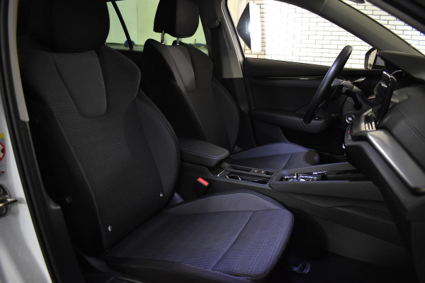 Škoda Octavia Combi TSI iV PHEV 204PK DSG HYBRID BUSINESS NAVI/CARPLAY/PDC STOELVERW
