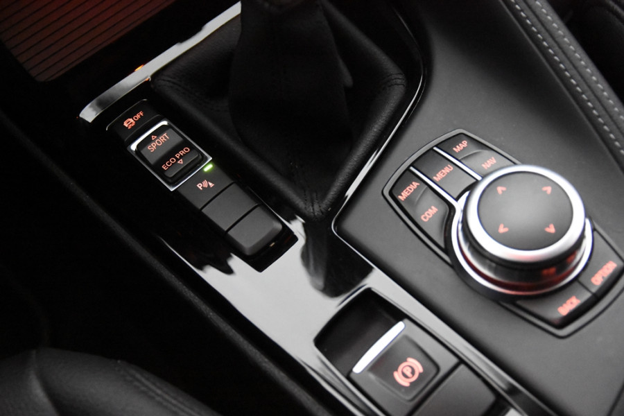 BMW X2 sDrive18i Sport *Leer*Navi*Trekhaak*Park assist*