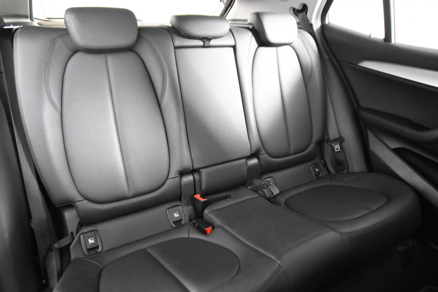 BMW X2 sDrive18i Sport *Leer*Navi*Trekhaak*Park assist*