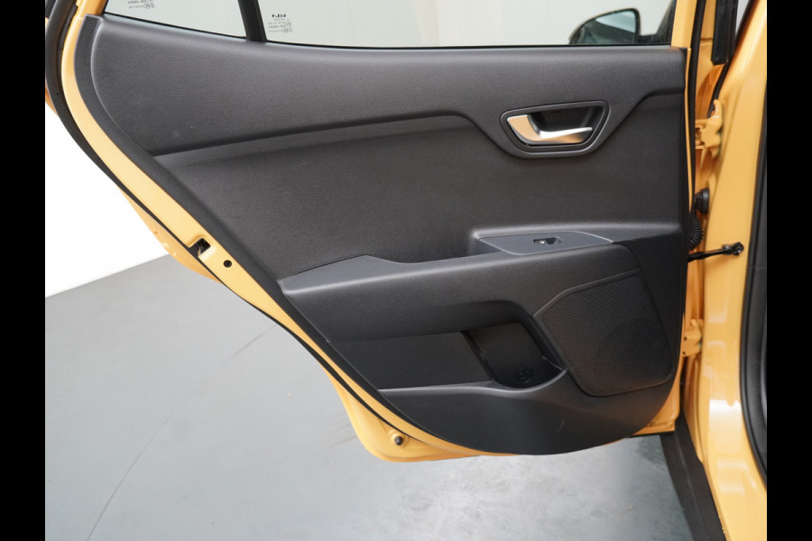Kia Stonic 1.0 T-GDi MHEV DynamicPlusLine - Stoel/Stuurverwarming - Lichtmetalen Velgen - Navigatie - LED Koplampen - Cruise Control - Fabrieksgarantie Tot 2031