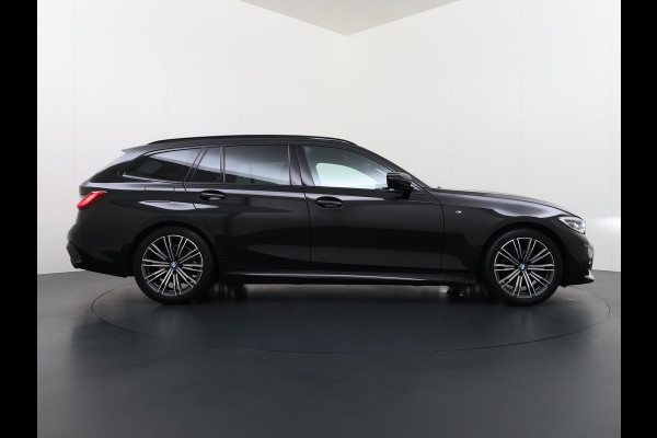 BMW 3 Serie Touring 318i High Executive Edition VAN € 34.900,- VOOR € 32.877,- UW LENTEVOORDEEL: maar liefst € 2.023,-!| M Sport | Afneembare trekhaak | Stoelverwarming | Origineel Nederlands geleverd (NAP) | Rijklaar geleverd incl. 12 maanden BOVAG-garantie