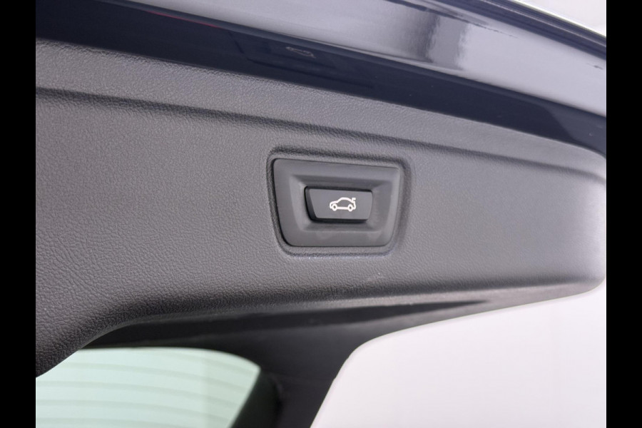 BMW 3 Serie Touring 318i High Executive Edition VAN € 34.900,- VOOR € 32.877,- UW LENTEVOORDEEL: maar liefst € 2.023,-!| M Sport | Afneembare trekhaak | Stoelverwarming | Origineel Nederlands geleverd (NAP) | Rijklaar geleverd incl. 12 maanden BOVAG-garantie