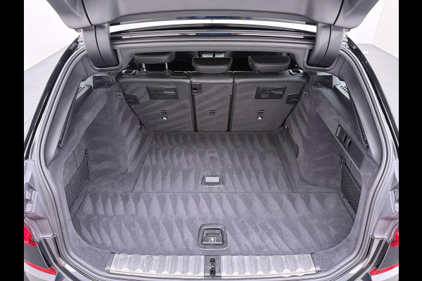 BMW 3 Serie Touring 318i High Executive Edition VAN € 34.900,- VOOR € 32.877,- UW LENTEVOORDEEL: maar liefst € 2.023,-!| M Sport | Afneembare trekhaak | Stoelverwarming | Origineel Nederlands geleverd (NAP) | Rijklaar geleverd incl. 12 maanden BOVAG-garantie