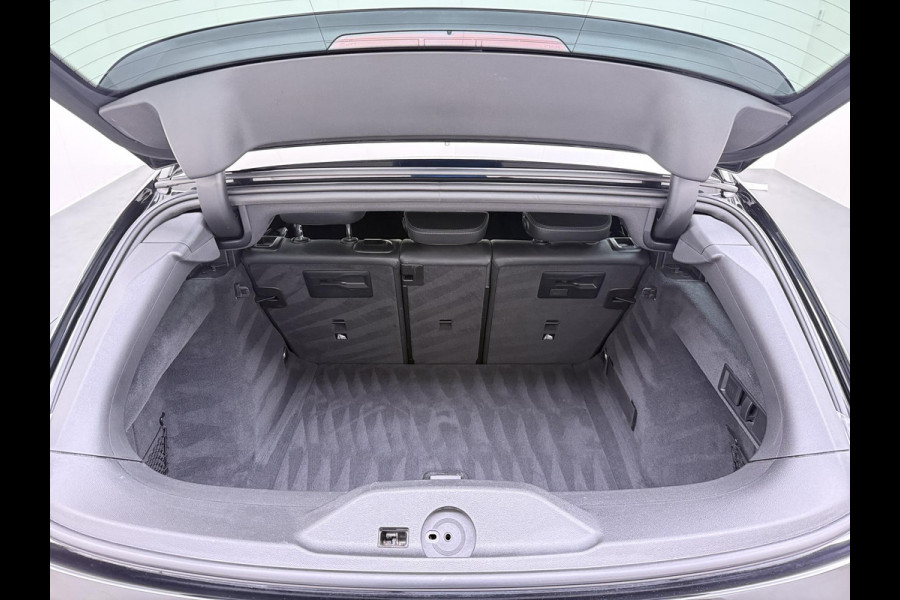 BMW 3 Serie Touring 318i High Executive Edition VAN € 34.900,- VOOR € 32.877,- UW LENTEVOORDEEL: maar liefst € 2.023,-!| M Sport | Afneembare trekhaak | Stoelverwarming | Origineel Nederlands geleverd (NAP) | Rijklaar geleverd incl. 12 maanden BOVAG-garantie