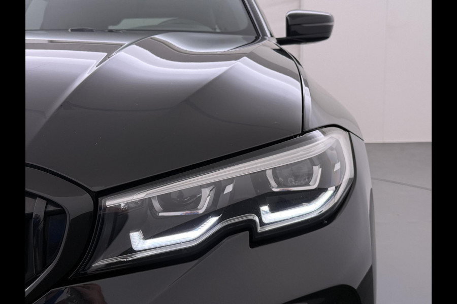 BMW 3 Serie Touring 318i High Executive Edition VAN € 34.900,- VOOR € 32.877,- UW LENTEVOORDEEL: maar liefst € 2.023,-!| M Sport | Afneembare trekhaak | Stoelverwarming | Origineel Nederlands geleverd (NAP) | Rijklaar geleverd incl. 12 maanden BOVAG-garantie