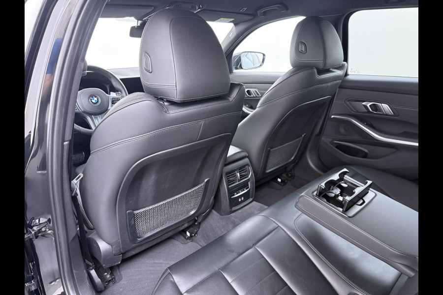 BMW 3 Serie Touring 318i High Executive Edition VAN € 34.900,- VOOR € 32.877,- UW LENTEVOORDEEL: maar liefst € 2.023,-!| M Sport | Afneembare trekhaak | Stoelverwarming | Origineel Nederlands geleverd (NAP) | Rijklaar geleverd incl. 12 maanden BOVAG-garantie