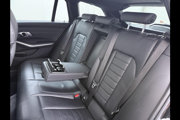 BMW 3 Serie Touring 318i High Executive Edition VAN € 34.900,- VOOR € 32.877,- UW LENTEVOORDEEL: maar liefst € 2.023,-!| M Sport | Afneembare trekhaak | Stoelverwarming | Origineel Nederlands geleverd (NAP) | Rijklaar geleverd incl. 12 maanden BOVAG-garantie