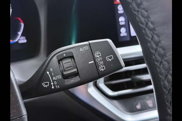 BMW 3 Serie Touring 318i High Executive Edition VAN € 34.900,- VOOR € 32.877,- UW LENTEVOORDEEL: maar liefst € 2.023,-!| M Sport | Afneembare trekhaak | Stoelverwarming | Origineel Nederlands geleverd (NAP) | Rijklaar geleverd incl. 12 maanden BOVAG-garantie