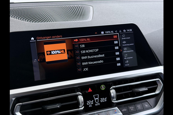 BMW 3 Serie Touring 318i High Executive Edition VAN € 34.900,- VOOR € 32.877,- UW LENTEVOORDEEL: maar liefst € 2.023,-!| M Sport | Afneembare trekhaak | Stoelverwarming | Origineel Nederlands geleverd (NAP) | Rijklaar geleverd incl. 12 maanden BOVAG-garantie