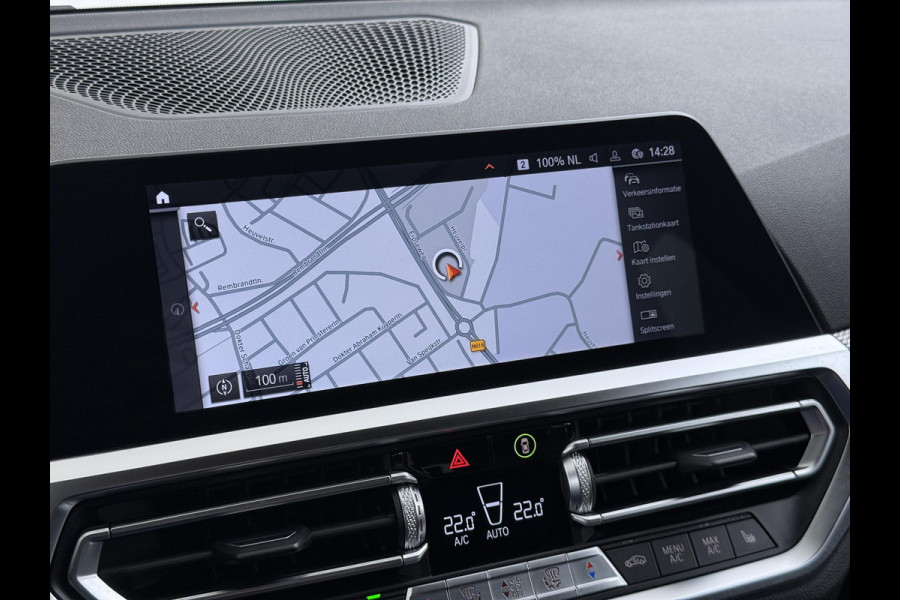 BMW 3 Serie Touring 318i High Executive Edition VAN € 34.900,- VOOR € 32.877,- UW LENTEVOORDEEL: maar liefst € 2.023,-!| M Sport | Afneembare trekhaak | Stoelverwarming | Origineel Nederlands geleverd (NAP) | Rijklaar geleverd incl. 12 maanden BOVAG-garantie