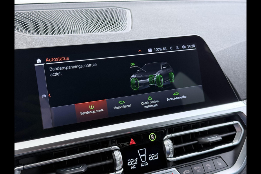 BMW 3 Serie Touring 318i High Executive Edition VAN € 34.900,- VOOR € 32.877,- UW LENTEVOORDEEL: maar liefst € 2.023,-!| M Sport | Afneembare trekhaak | Stoelverwarming | Origineel Nederlands geleverd (NAP) | Rijklaar geleverd incl. 12 maanden BOVAG-garantie