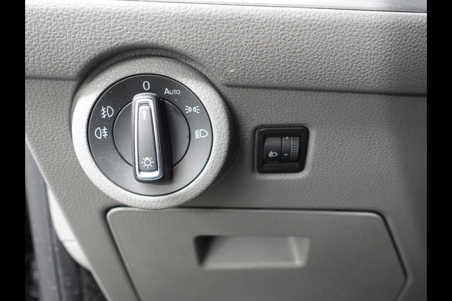 Volkswagen Transporter 2.0 TDI L2 Dubbele Cabine Automaat Highline Airco Cruise control Camera Apple Carplay/Android Auto