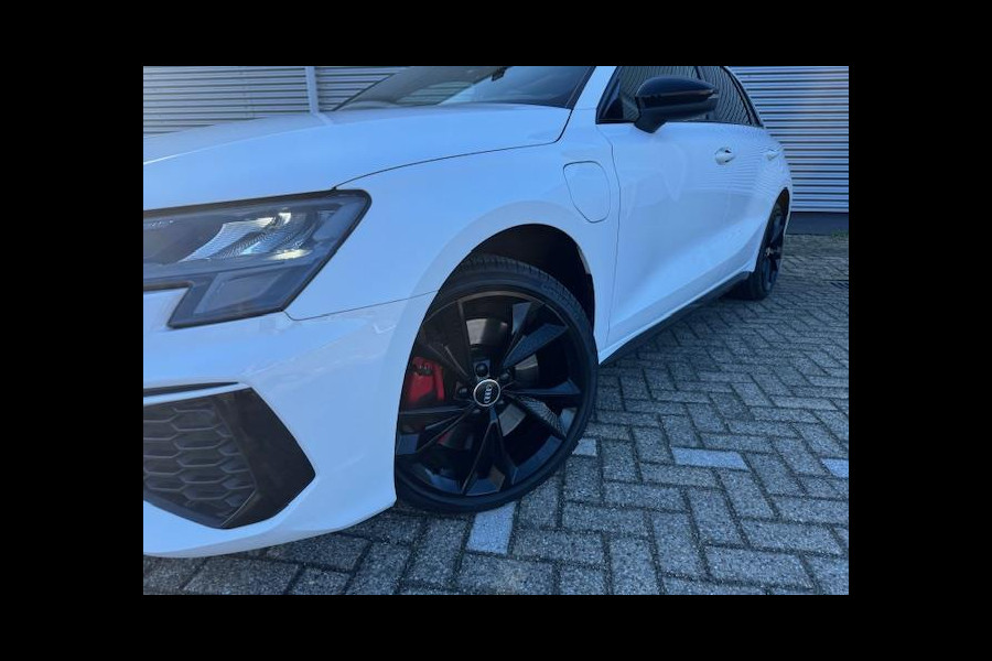 Audi A3 Sportback 45 TFSI e S Black edition Competition,Stoelverwarming,Carplay,Sportstoelen,