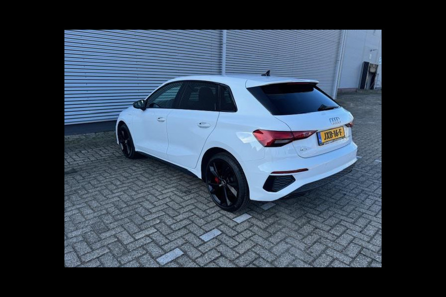Audi A3 Sportback 45 TFSI e S Black edition Competition,Stoelverwarming,Carplay,Sportstoelen,