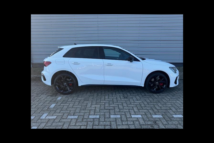 Audi A3 Sportback 45 TFSI e S Black edition Competition,Stoelverwarming,Carplay,Sportstoelen,