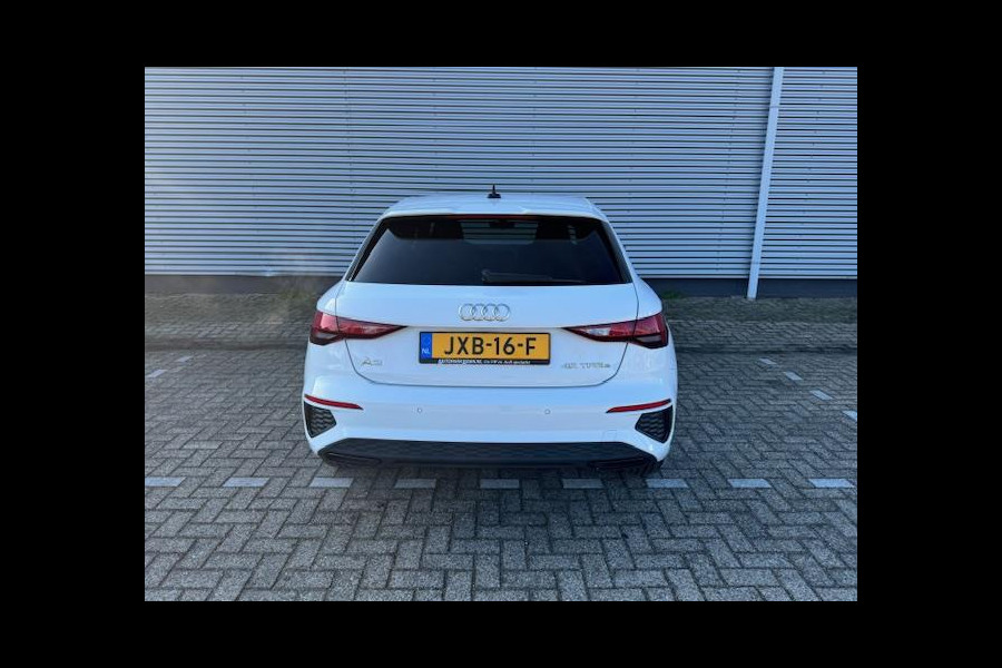 Audi A3 Sportback 45 TFSI e S Black edition Competition,Stoelverwarming,Carplay,Sportstoelen,