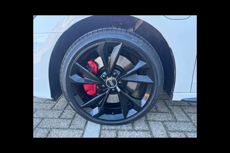 Audi A3 Sportback 45 TFSI e S Black edition Competition,Stoelverwarming,Carplay,Sportstoelen,