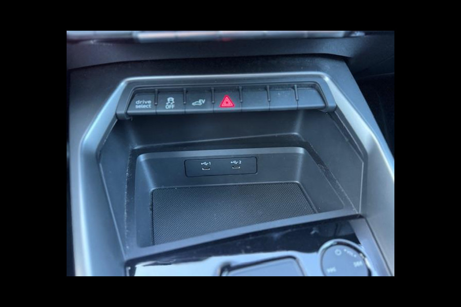 Audi A3 Sportback 45 TFSI e S Black edition Competition,Stoelverwarming,Carplay,Sportstoelen,