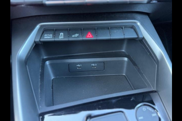 Audi A3 Sportback 45 TFSI e S Black edition Competition,Stoelverwarming,Carplay,Sportstoelen,