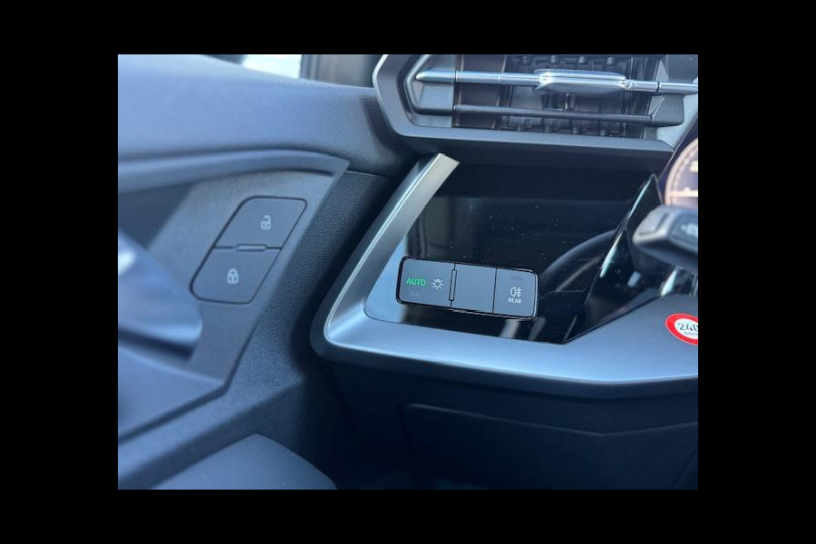 Audi A3 Sportback 45 TFSI e S Black edition Competition,Stoelverwarming,Carplay,Sportstoelen,