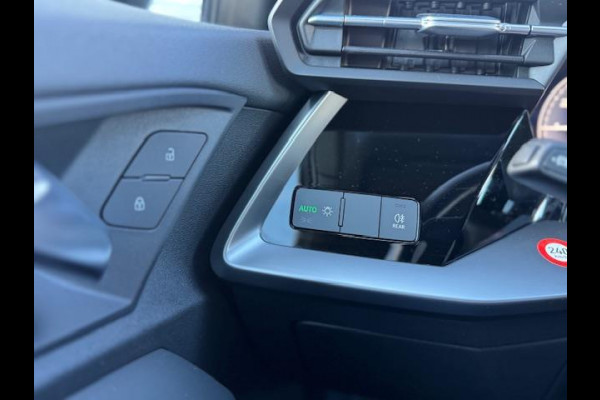 Audi A3 Sportback 45 TFSI e S Black edition Competition,Stoelverwarming,Carplay,Sportstoelen,