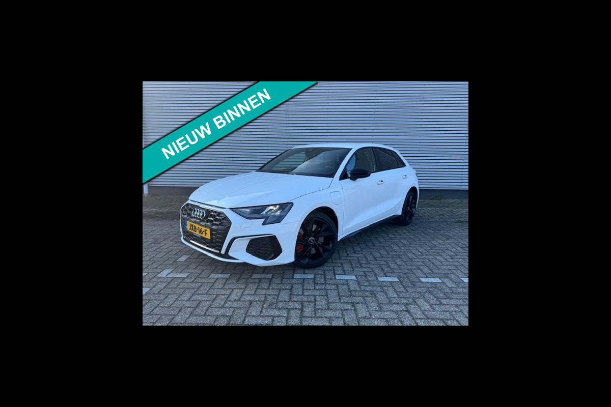 Audi A3 Sportback 45 TFSI e S Black edition Competition,Stoelverwarming,Carplay,Sportstoelen,