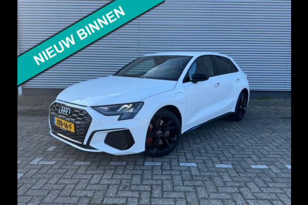 Audi A3 Sportback 45 TFSI e S Black edition Competition,Stoelverwarming,Carplay,Sportstoelen,