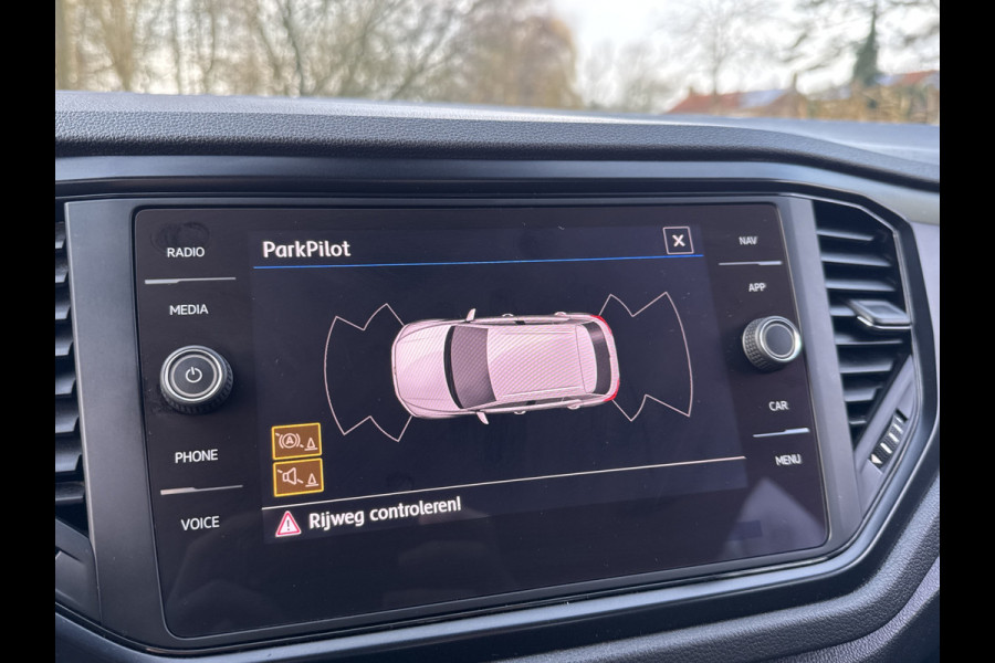 Volkswagen T-Roc 1.5 TSI 150PK DSG BUSINESS CARPLAY/NAVI/PDC