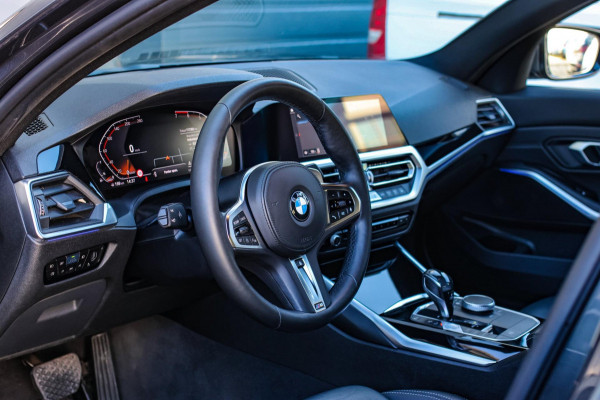 BMW 3 Serie Touring 320i High Executive *Stuurverwarming*Leder*Trekhaak*