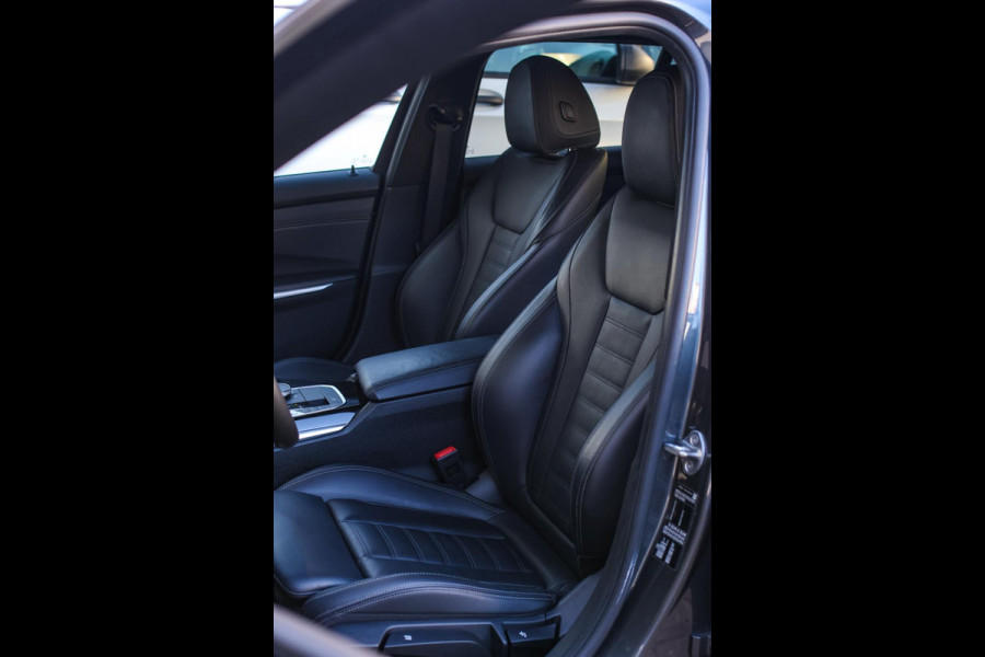 BMW 3 Serie Touring 320i High Executive *Stuurverwarming*Leder*Trekhaak*