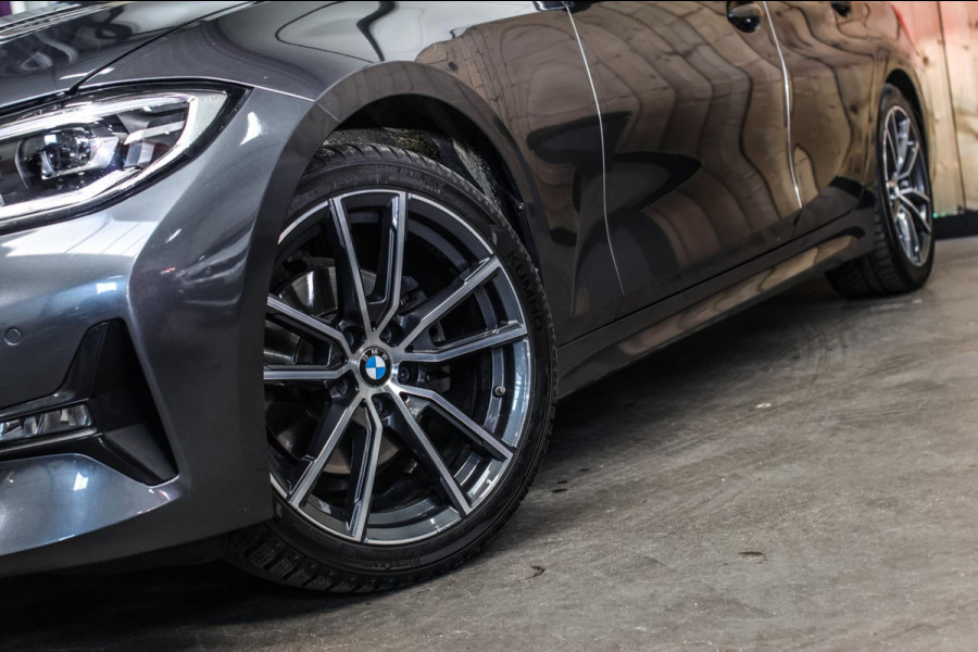 BMW 3 Serie Touring 320i High Executive *Stuurverwarming*Leder*Trekhaak*