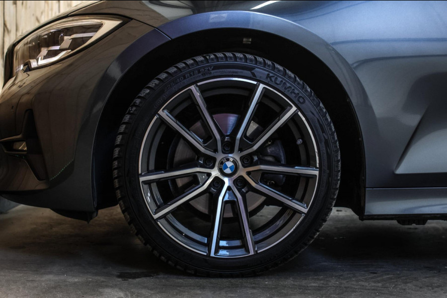 BMW 3 Serie Touring 320i High Executive *Stuurverwarming*Leder*Trekhaak*