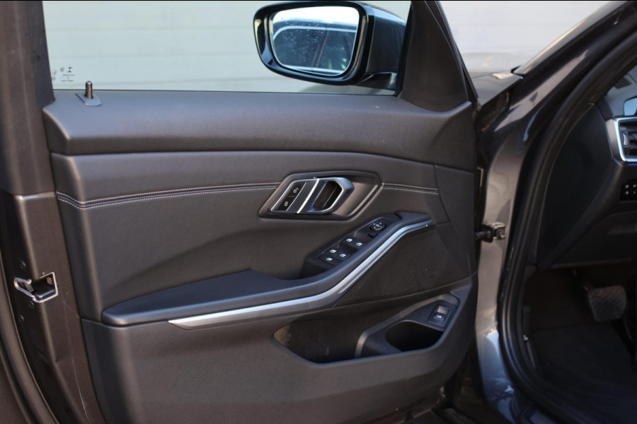 BMW 3 Serie Touring 320i High Executive *Stuurverwarming*Leder*Trekhaak*