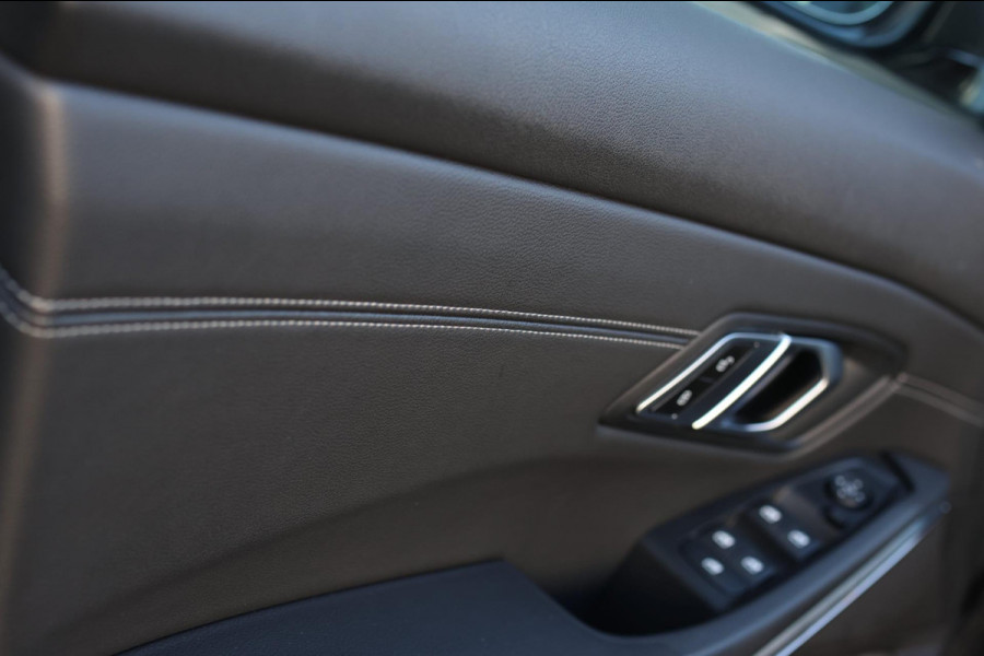 BMW 3 Serie Touring 320i High Executive *Stuurverwarming*Leder*Trekhaak*