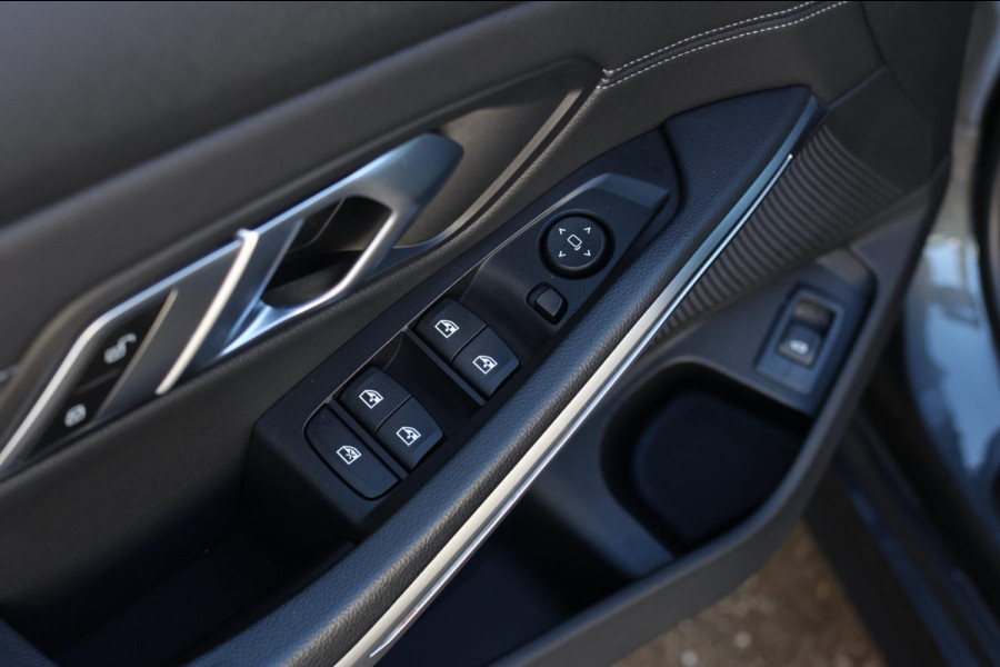 BMW 3 Serie Touring 320i High Executive *Stuurverwarming*Leder*Trekhaak*