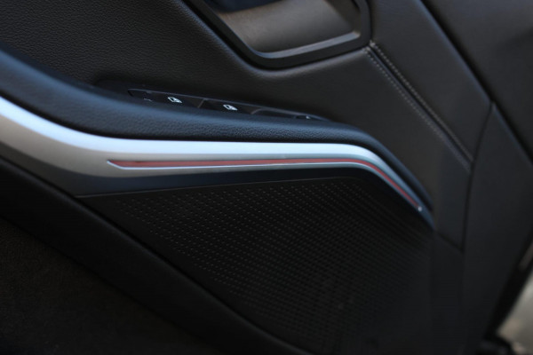 BMW 3 Serie Touring 320i High Executive *Stuurverwarming*Leder*Trekhaak*