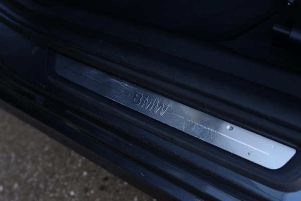 BMW 3 Serie Touring 320i High Executive *Stuurverwarming*Leder*Trekhaak*