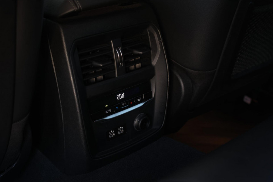 BMW 3 Serie Touring 320i High Executive *Stuurverwarming*Leder*Trekhaak*