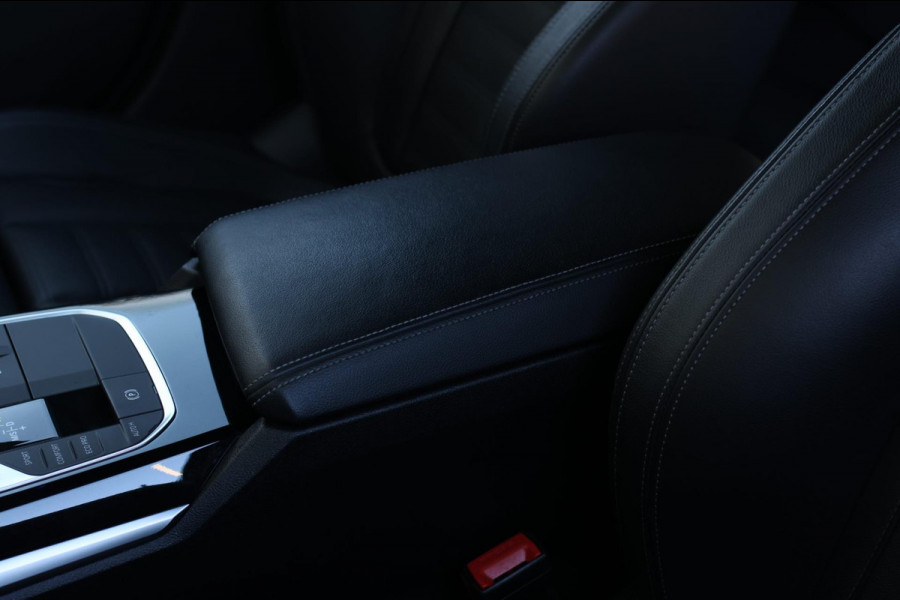 BMW 3 Serie Touring 320i High Executive *Stuurverwarming*Leder*Trekhaak*