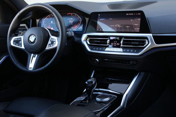 BMW 3 Serie Touring 320i High Executive *Stuurverwarming*Leder*Trekhaak*
