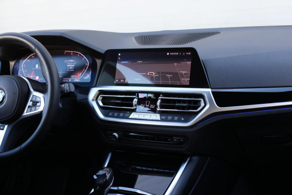 BMW 3 Serie Touring 320i High Executive *Stuurverwarming*Leder*Trekhaak*