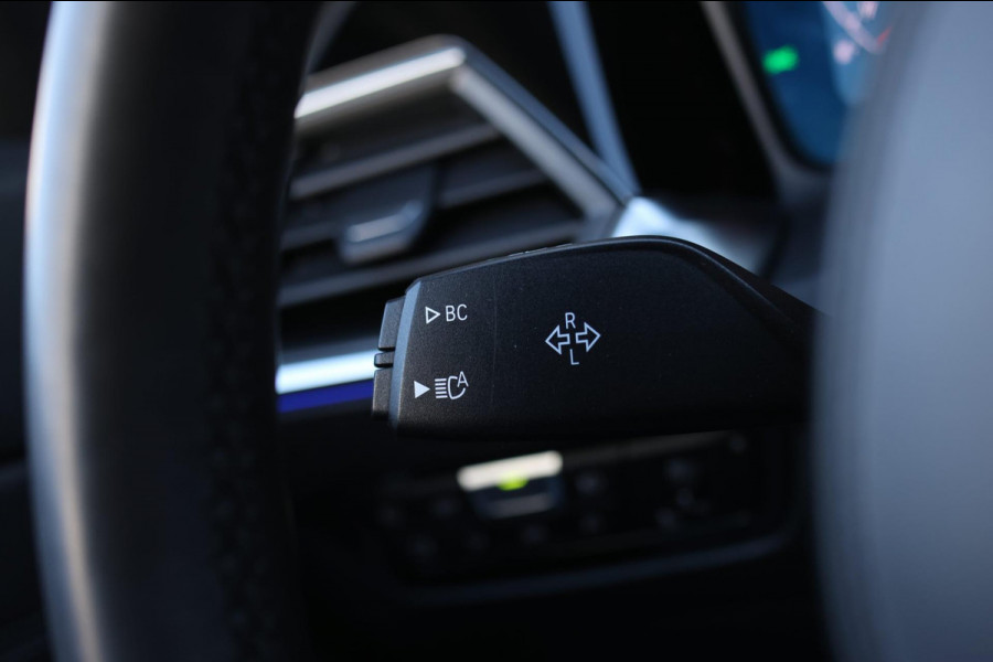 BMW 3 Serie Touring 320i High Executive *Stuurverwarming*Leder*Trekhaak*