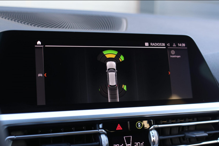 BMW 3 Serie Touring 320i High Executive *Stuurverwarming*Leder*Trekhaak*