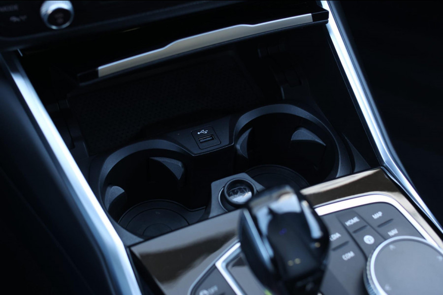 BMW 3 Serie Touring 320i High Executive *Stuurverwarming*Leder*Trekhaak*