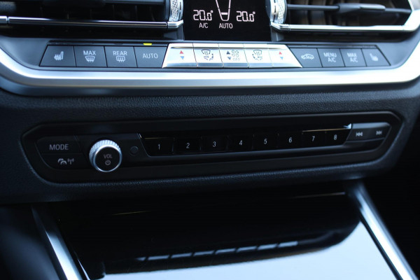 BMW 3 Serie Touring 320i High Executive *Stuurverwarming*Leder*Trekhaak*