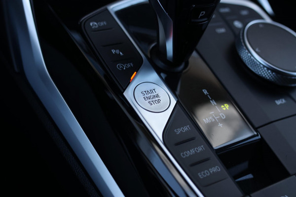 BMW 3 Serie Touring 320i High Executive *Stuurverwarming*Leder*Trekhaak*