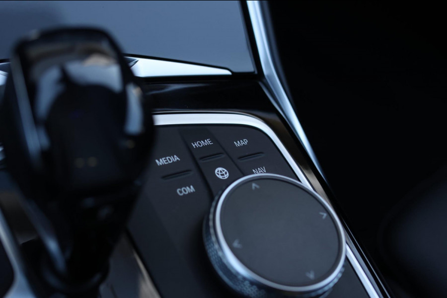 BMW 3 Serie Touring 320i High Executive *Stuurverwarming*Leder*Trekhaak*