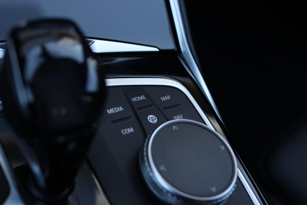 BMW 3 Serie Touring 320i High Executive *Stuurverwarming*Leder*Trekhaak*